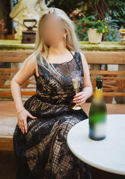 Thane, escort in Bochum - 1602